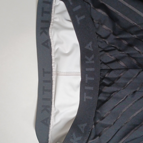 ✨3/$25✨Titika Black Skort - S - Picture 4 of 5